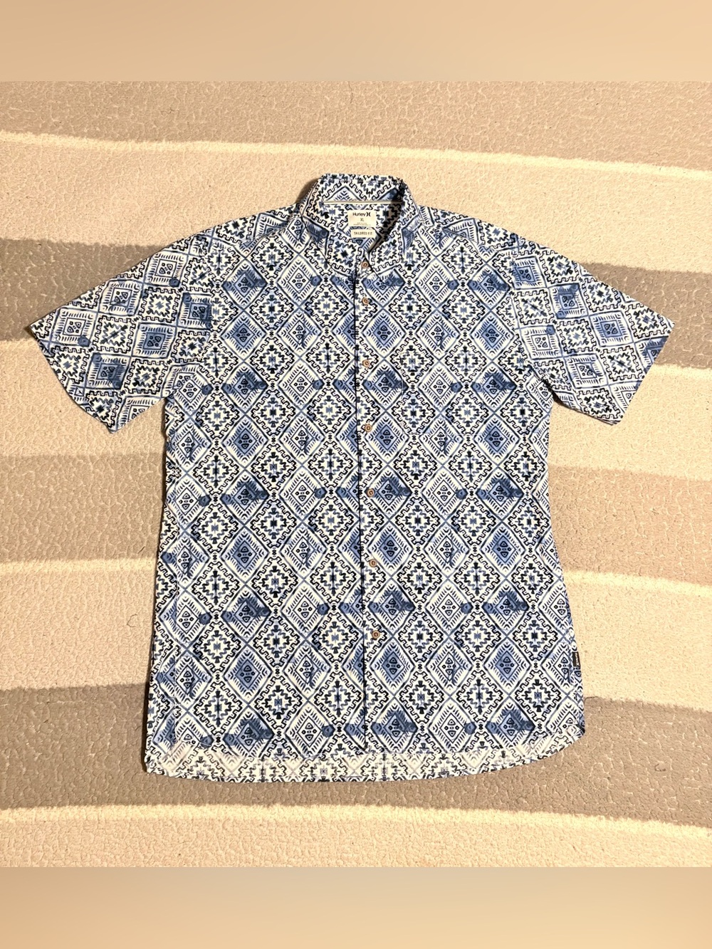 Hurley Blue & White XL Tailored Fit Short-Sleeve Button Up Collared Shirt